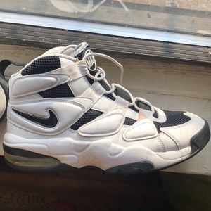 2006 Nike uptempo max 2 great price due to stain!